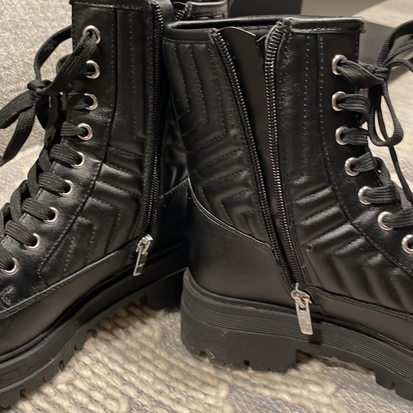 Marc Fisher size 7 black boots - Picture 4 of 7